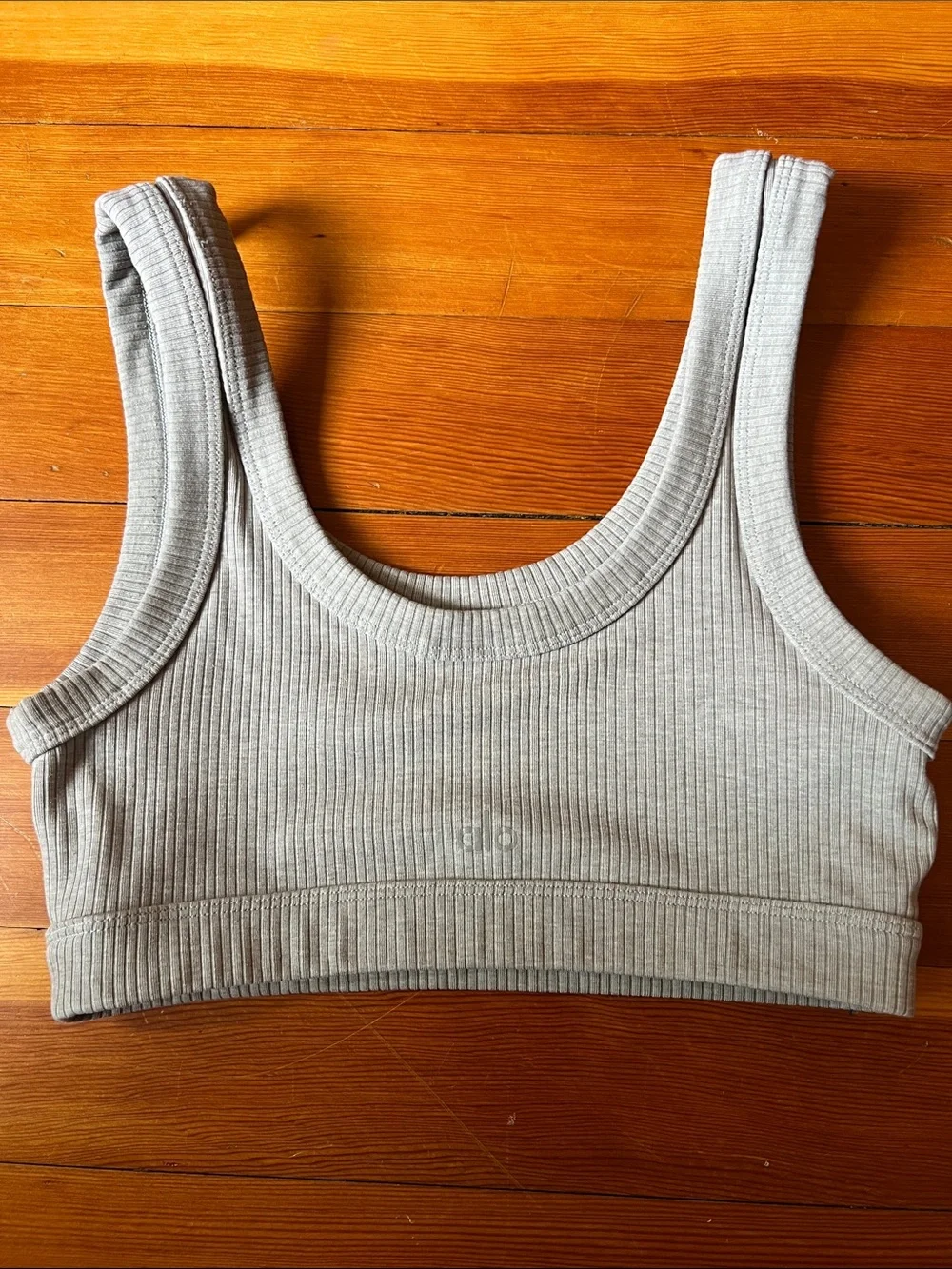 ALO Yoga light gray
